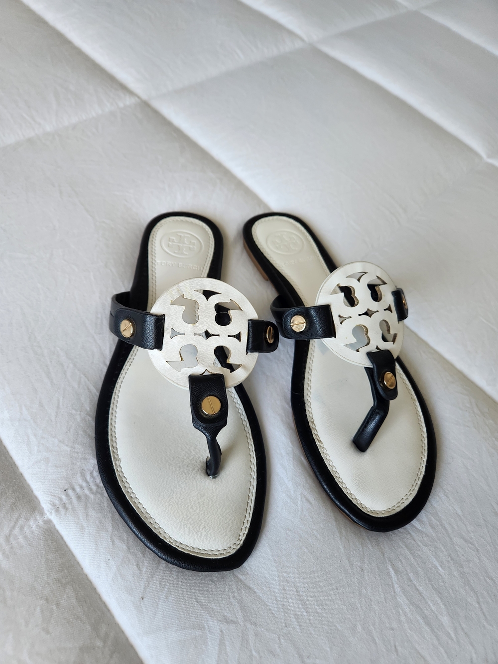 Tory Burch Black and White Logo Thong Sandals - Picture 3 of 6